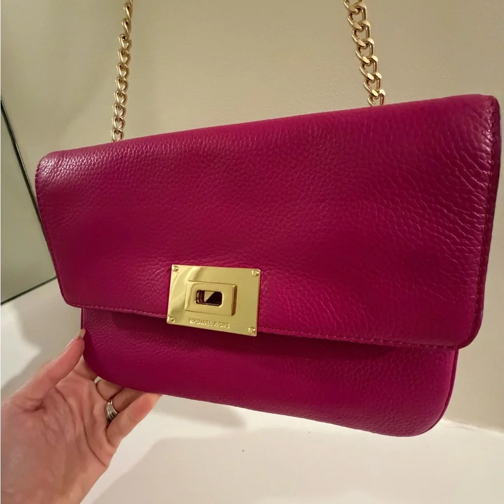 Michael Kors Fuchsia Leather Shoulder Bag with Gold Chain - Picture 1 of 7